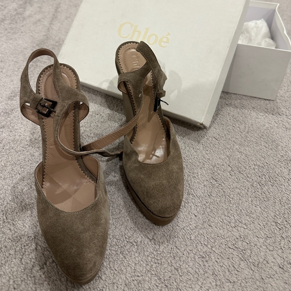 Tan color, CHLOE, brand new with original box